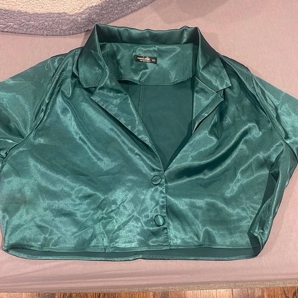 SHEIN Tops - Green silky crop top